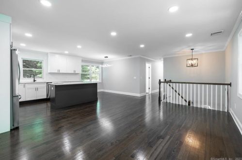 17 Valley Field Rd, Sandy Hook CT  06482-1096 exterior