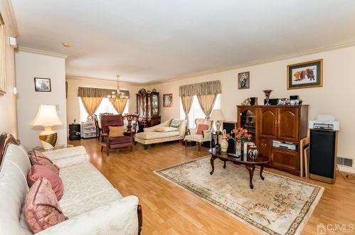 64 Colson Ct, Piscataway, NJ 08854-6262