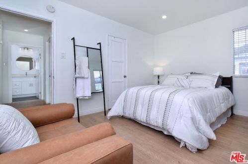 15220 Morrison St, Van Nuys CA  91403-1503 exterior