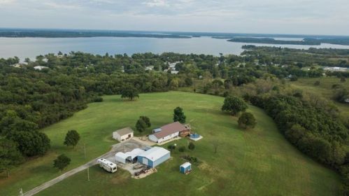 100 Maple Ave, Monkey Island, OK 74331-2610