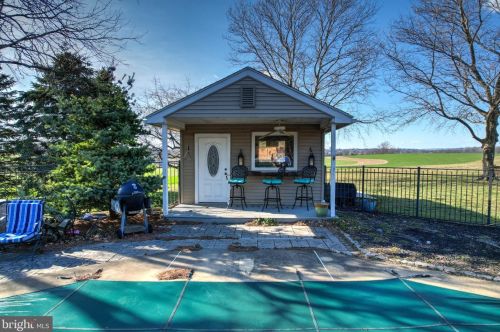 2045 Rockvale Rd, Lancaster PA  17602-1405 exterior