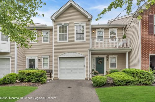 82 Wood Duck Ct, East Freehold, NJ 07728-9521