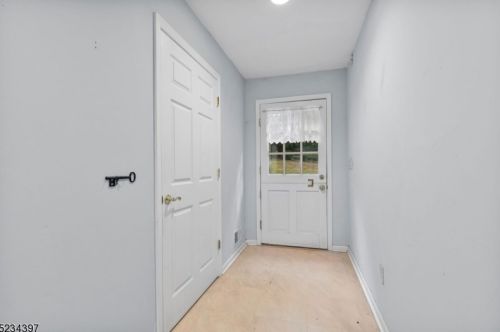 341 Long Hill Rd, Gillette, NJ 07933-1415