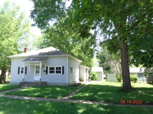 207 2nd St, Oregon, IL 61061-1436