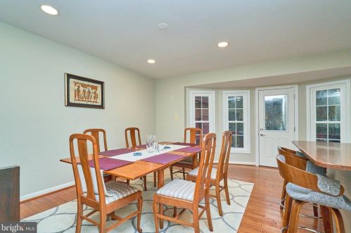 6740 Sunset Woods Ct, Springfield VA  22015-4241 exterior