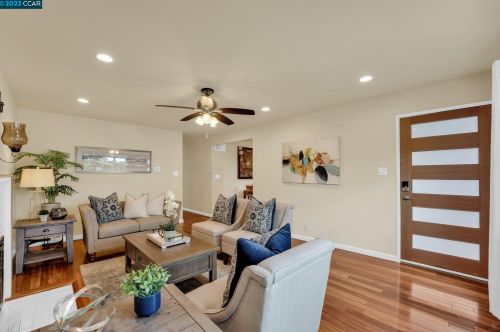 2378 Charlotte Ave, Concord CA  94518-2511 exterior