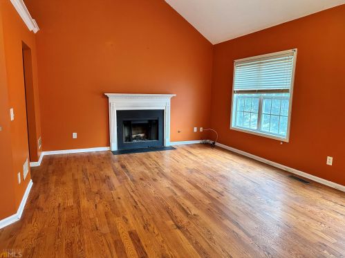 5735 Newnan Cir, Austell, GA 30106-3197