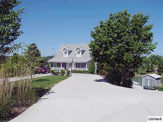 948 Lake Smoky Rd, Pigeon Forge, TN 37876-0913