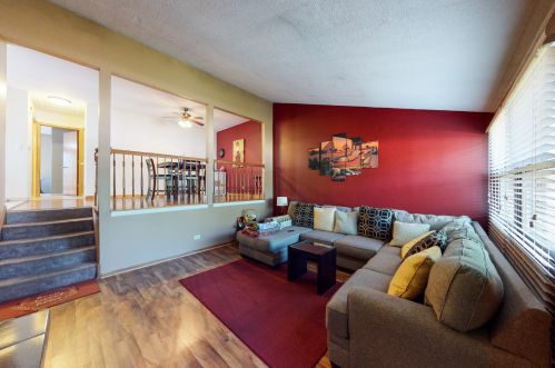 817 Greenfield Ave, South Elgin, IL 60177-1013