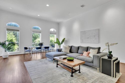 2925 Hallsville St, Dallas, TX 75204-2717