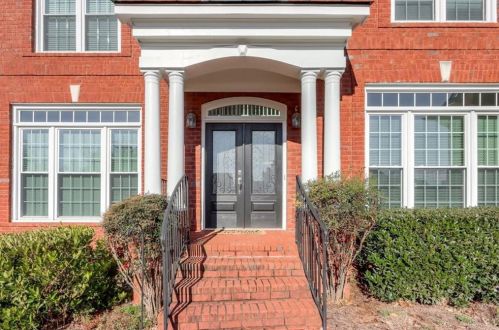 2103 Kinsmon Dr, Marietta, GA 30062-8165