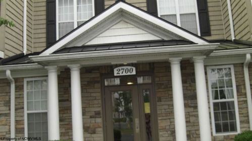 2735 Suncrest Vlg, Morgantown WV  26505-3844 exterior