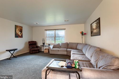 332 Bonnybrook Rd, Carlisle PA  17015-9290 exterior