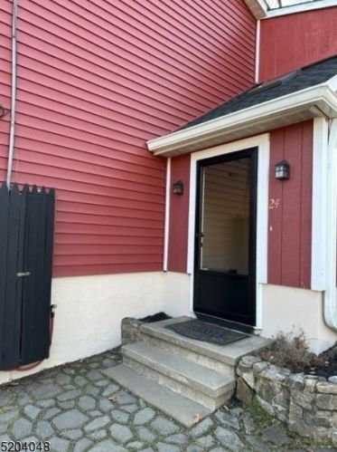 24 Adelphi Trl, Hopatcong, NJ 07843-1788