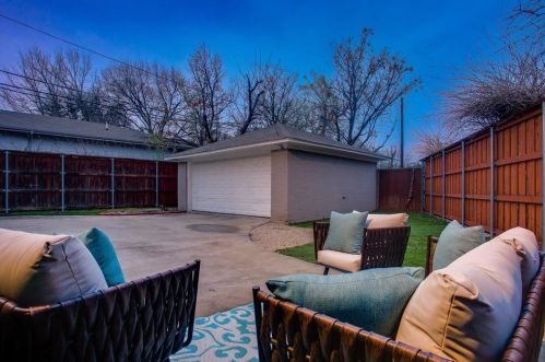 1132 Hampton Rd, Dallas TX 75208-3107 exterior