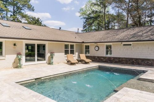 2553 Echo Dr, Atlanta GA  30345-3528 exterior