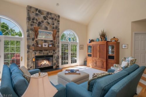 33 Roc Etam Rd, Dover, NJ 07869-2427