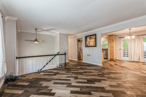 631 Kingsbury Ct, Batavia, IL 60510-3202
