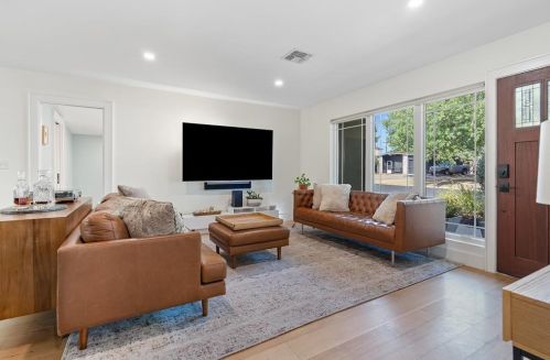 5101 Creekline Dr, Austin TX  78745-2227 exterior