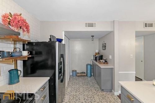 56 Cantey Pl, Atlanta GA  30327-4082 exterior