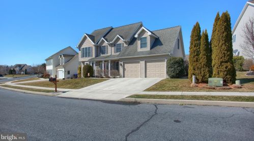 70 Pine Creek Dr, Carlisle, PA 17013-9668