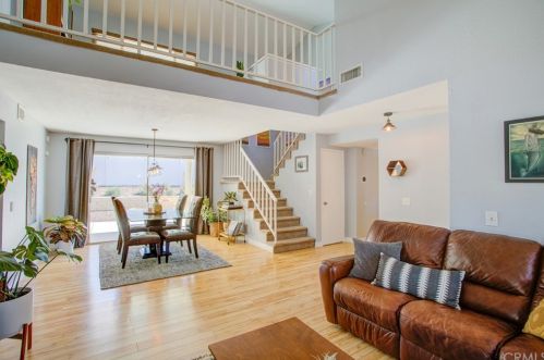 3071 Wicklow Dr, Riverside CA  92503-5806 exterior