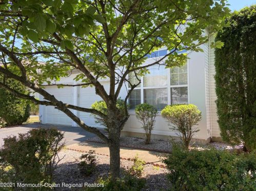 17 Arcadia Dr, Lakehurst NJ  08759-6160 exterior