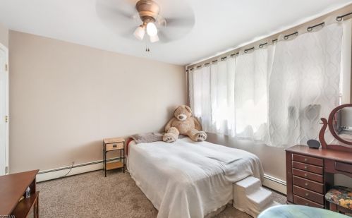 389 Maxim Dr, Hopatcong, NJ 07843-1744