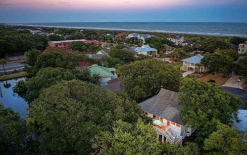 8 Ocean Park Ct, Isle Of Palms SC  29451-2244 exterior