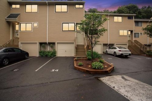 14 Sunrise Hill Rd, Norwalk CT  06851-2118 exterior