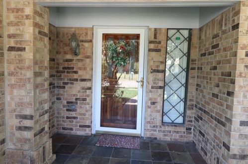 2606 Meadowridge Dr, Garland TX  75044-7048 exterior