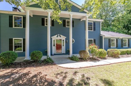 2210 Fox Hound Pkwy, Marietta, GA 30062-6332