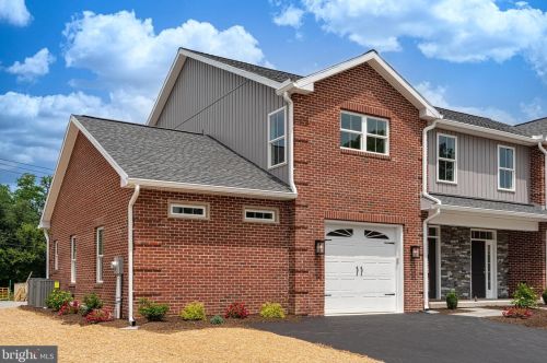 1 Hull Ct, Lancaster, PA 17603-8869