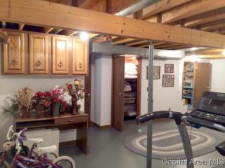 136 Laconwood Dr, Springfield, IL 62712-8731