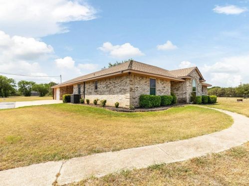 1960 Reynolds Dr, Azle, TX 76020-1934