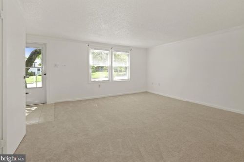 1300 Dulles Pl, Herndon, VA 20170-3818