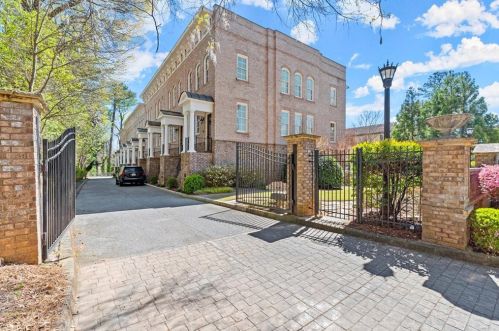 1025 Club Ct, Atlanta GA  30319-7400 exterior