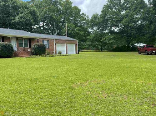 105 Poplar St, Barnesville, GA 30204-1905