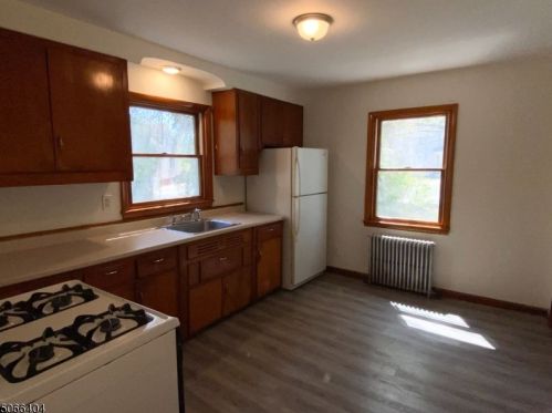 218 8th Ave, Manville, NJ 08835-1233