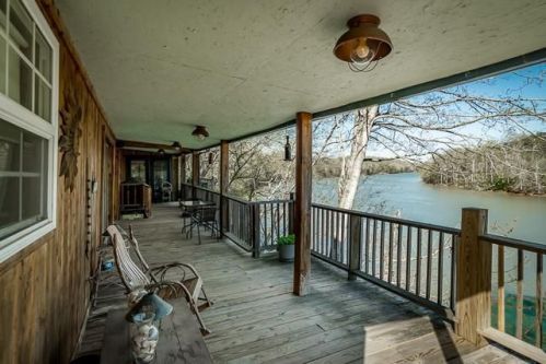 380 Vaughn Ln, Quebeck, TN 38579-2221