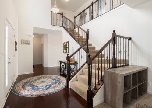 1550 Bristol Dr, Pingree Grove IL  60140-9038 exterior