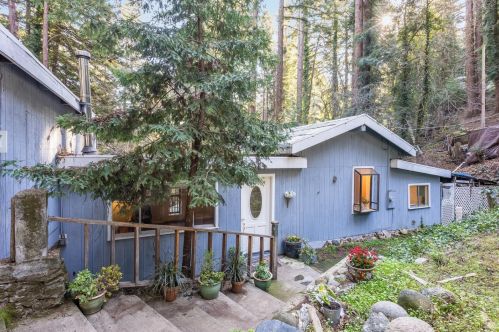 20971 Delaware Trl, Los Gatos, CA 95033-8824