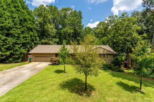 6889 Lockridge Dr, Atlanta GA  30360-1514 exterior