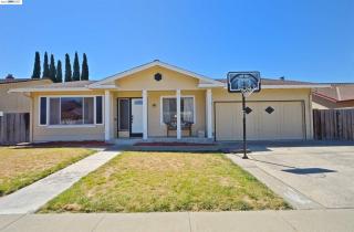 4642 Canary Dr, Pleasanton, CA 94566-5528