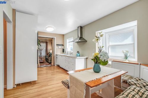 1567 Plaza Dr, San Leandro CA  94578-1968 exterior