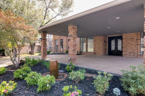 2817 Country Vly Rd, Garland TX  75041-2130 exterior