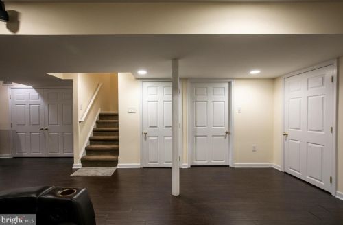 9 Nestlewood Way, Princeton NJ  08540-6132 exterior