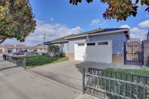24112 Wright Dr, Hayward, CA 94545-1534