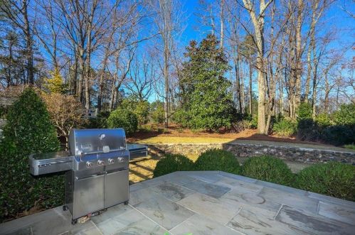 10 Highland Valley Ct, Atlanta GA  30327-4880 exterior