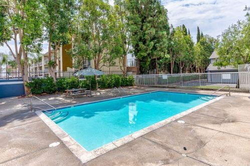 3076 Cheryllyn Ln, Anaheim CA  92804-3167 exterior